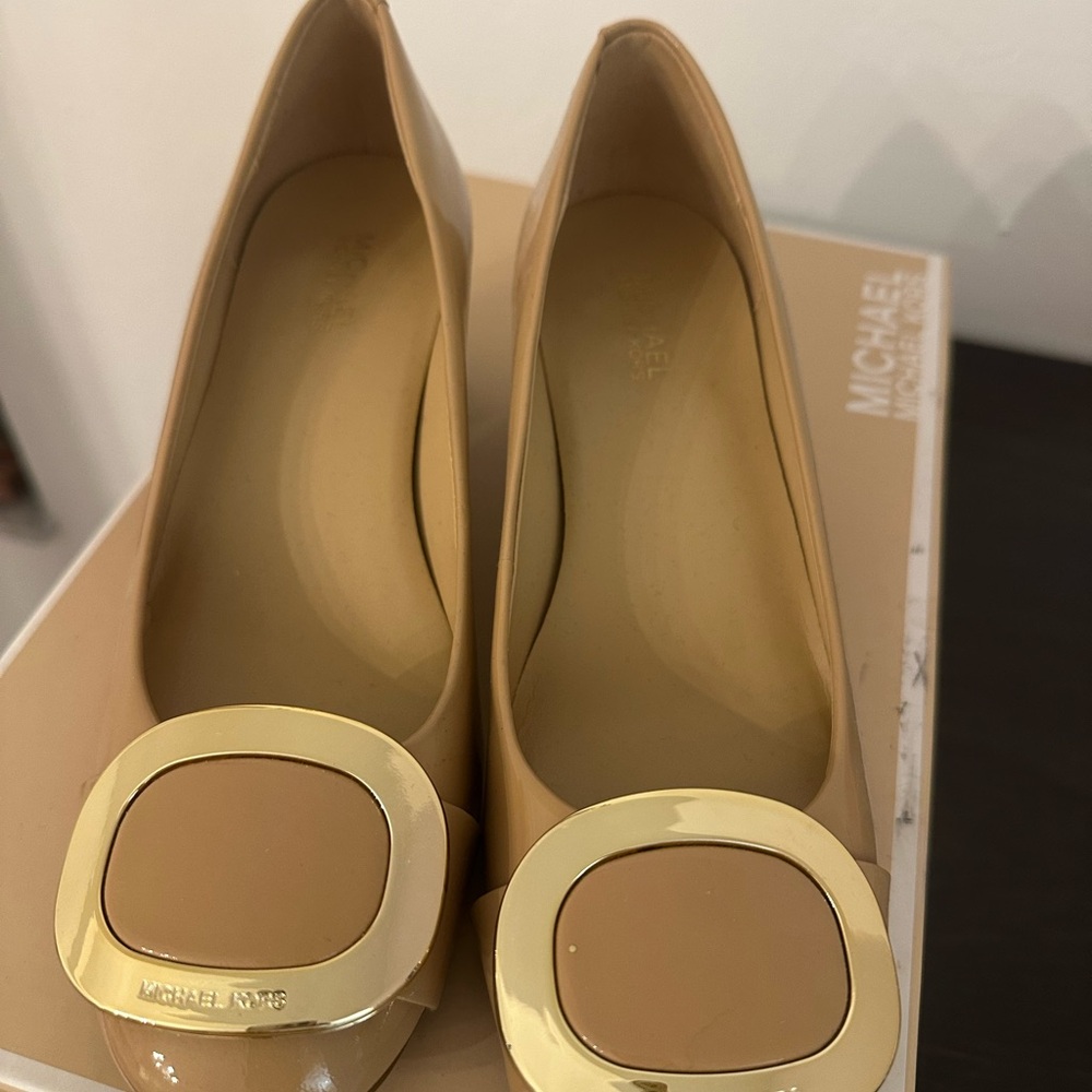 MICHAEL Michael Kors Tan Gold Heels